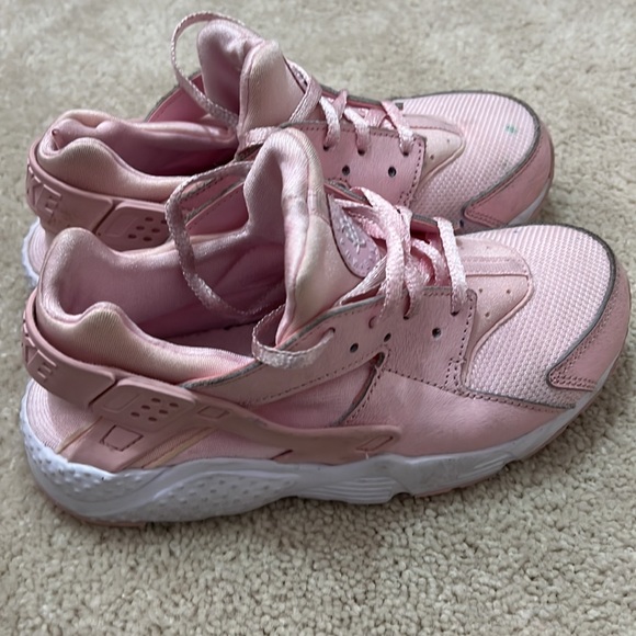 Nike Harache kids sneakers EUC wore few times like new size 2Y - Picture 5 of 7